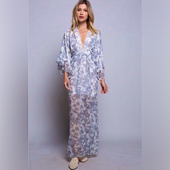 POL Lace V-Neck Empire Waist Maxi Dress with Ruffle Sleeves - Picture 5 of 5